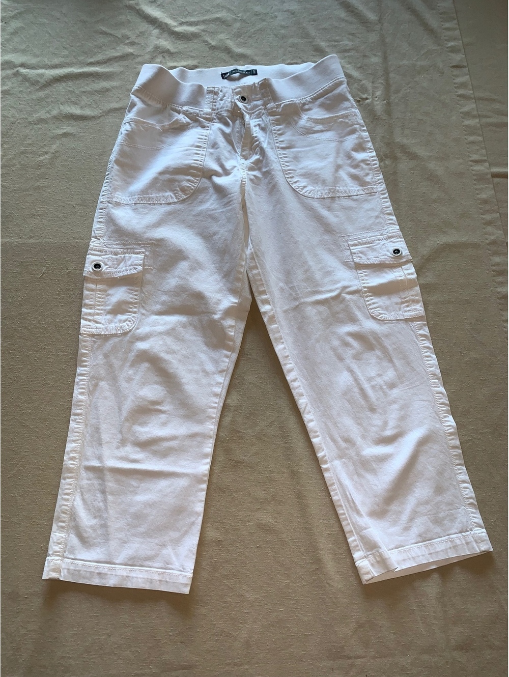 Lee Relaxed Fit White Cargo Capris Size 4 Medium